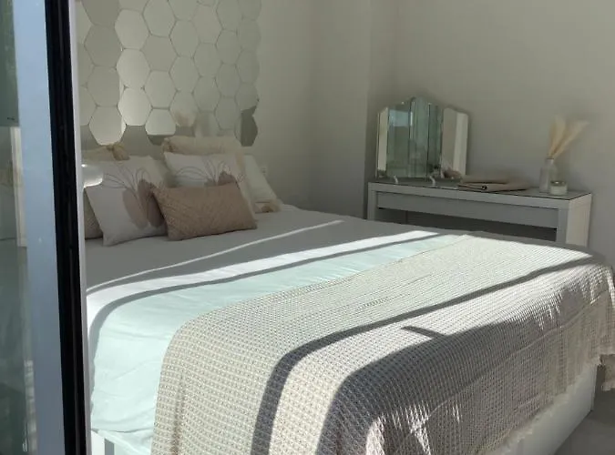 Guestready - Marbella With Terrace And Pool דירה מארבלה