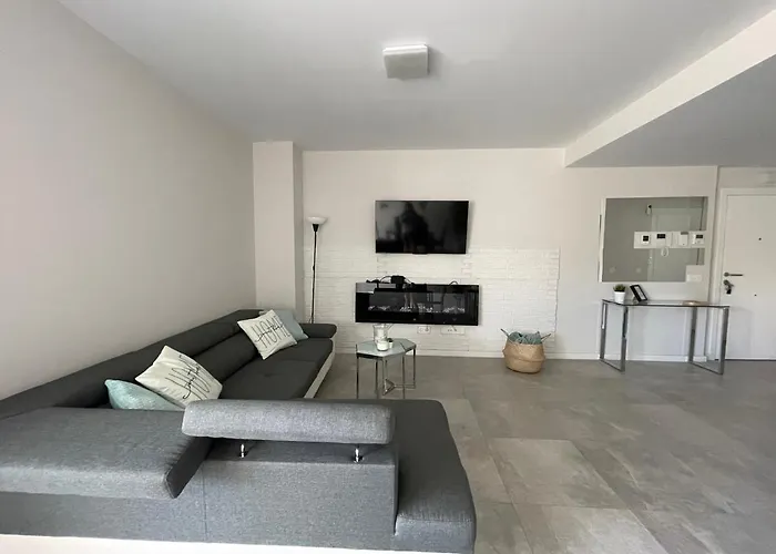 Guestready - Marbella With Terrace And Pool דירה מארבלה